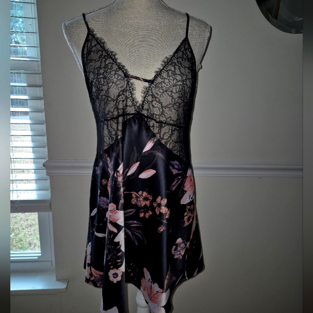 Floral Lace Trim Nightgown